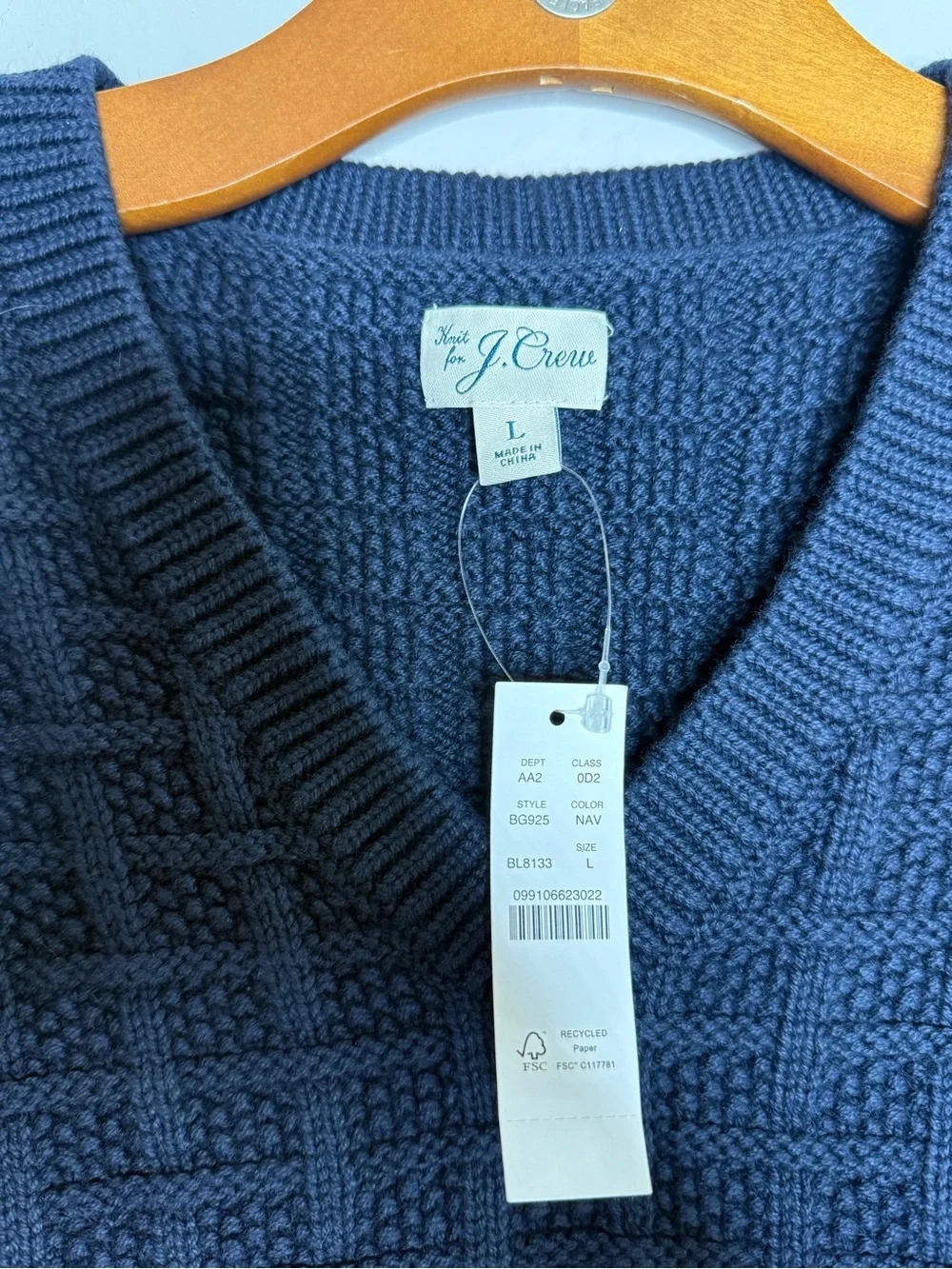 J Crew Men’s Cotton V neck sweater vest in checkered stitch Navy NWT Large